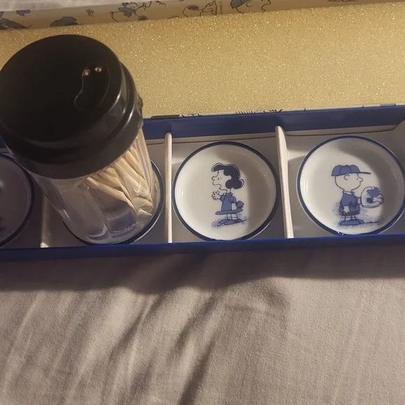 Peanuts Blue Toy Box - Picture 2 of 4